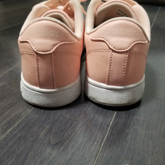 Adidas classic tennis shoes - Picture 4 of 5